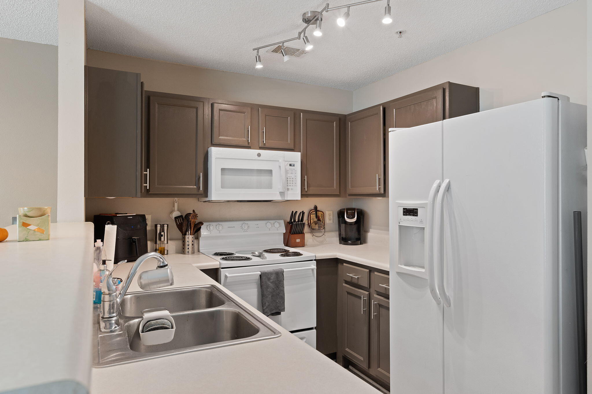 ROLLING PINES - Residential