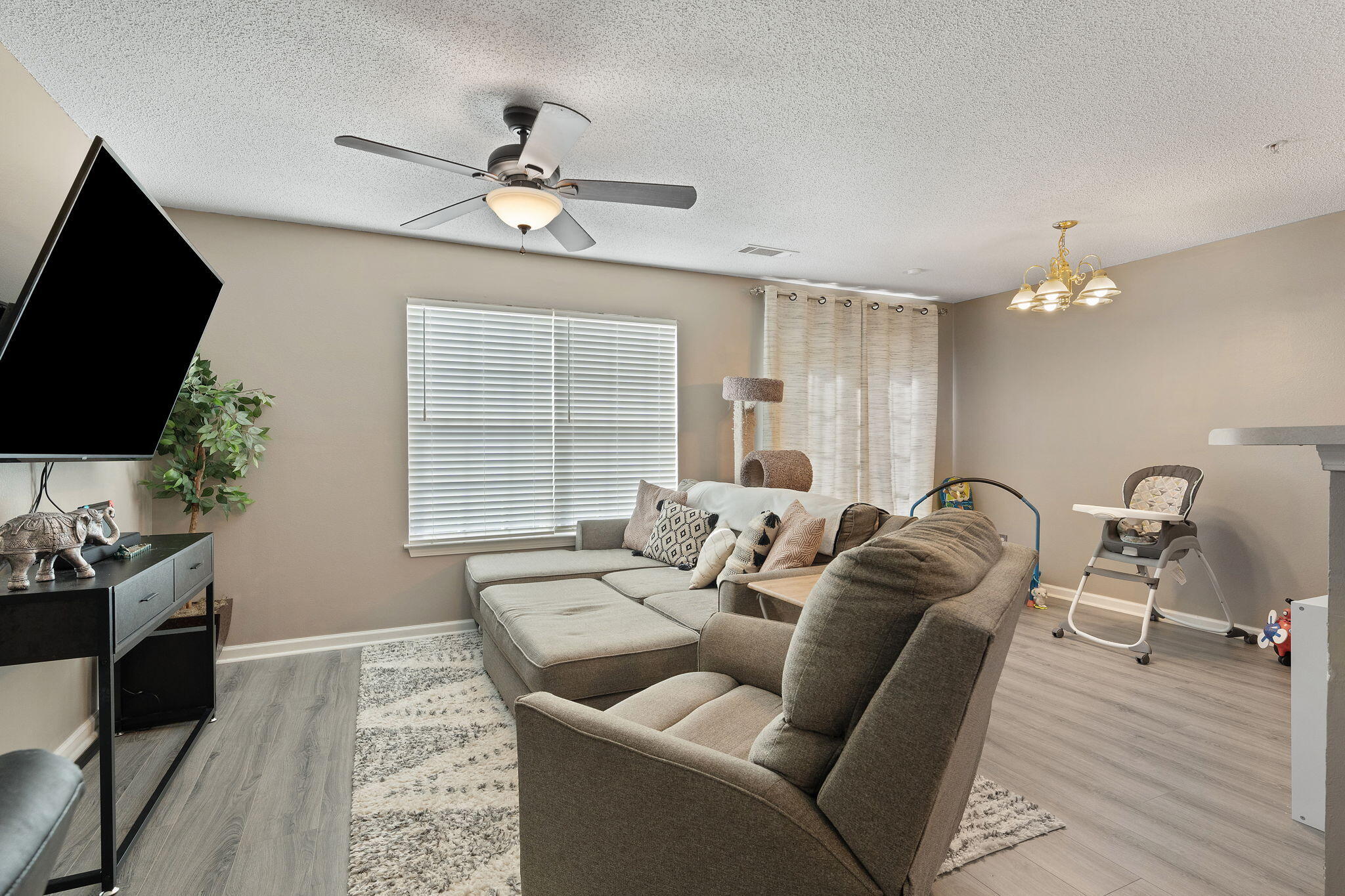 ROLLING PINES - Residential