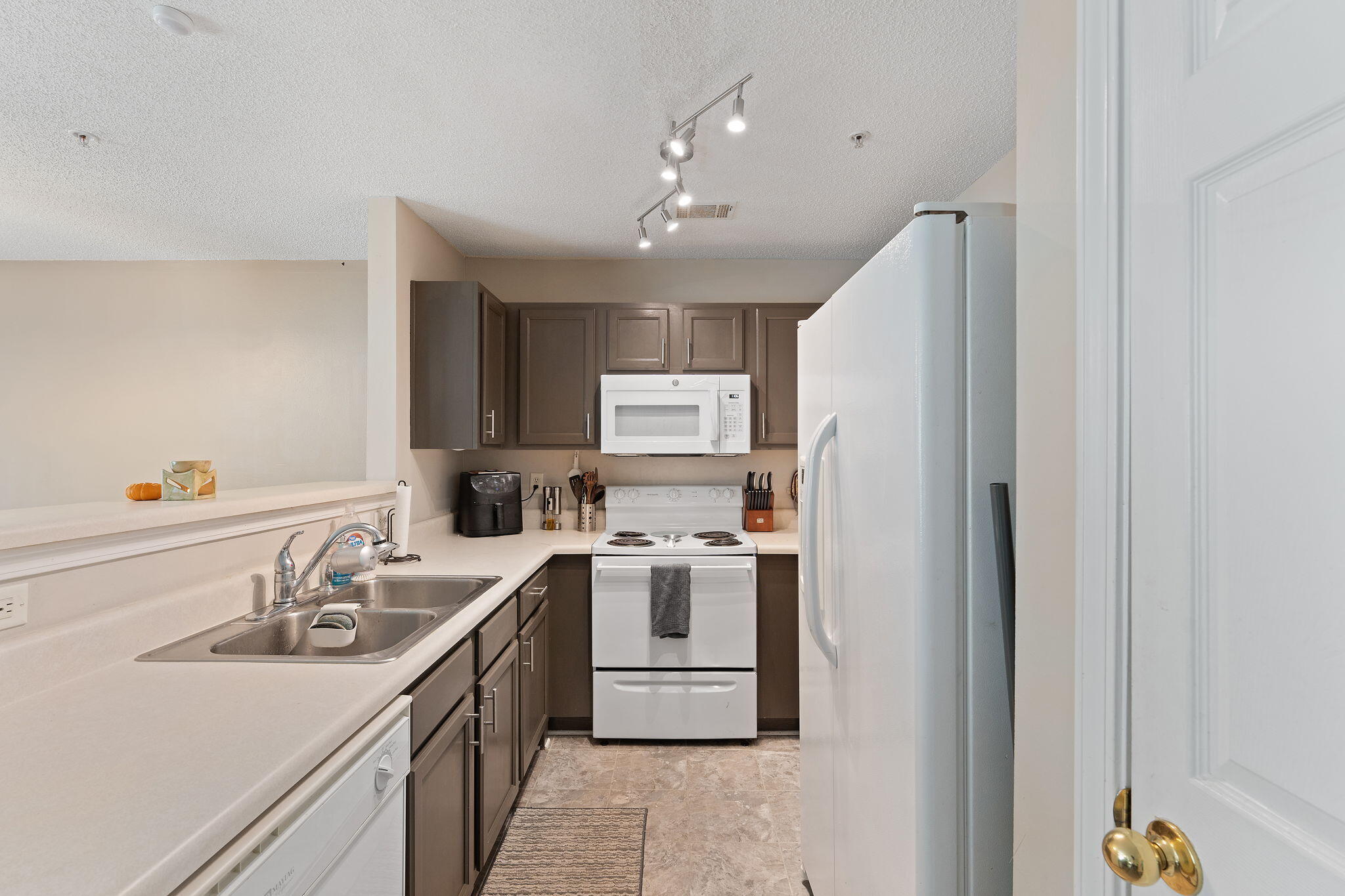 ROLLING PINES - Residential