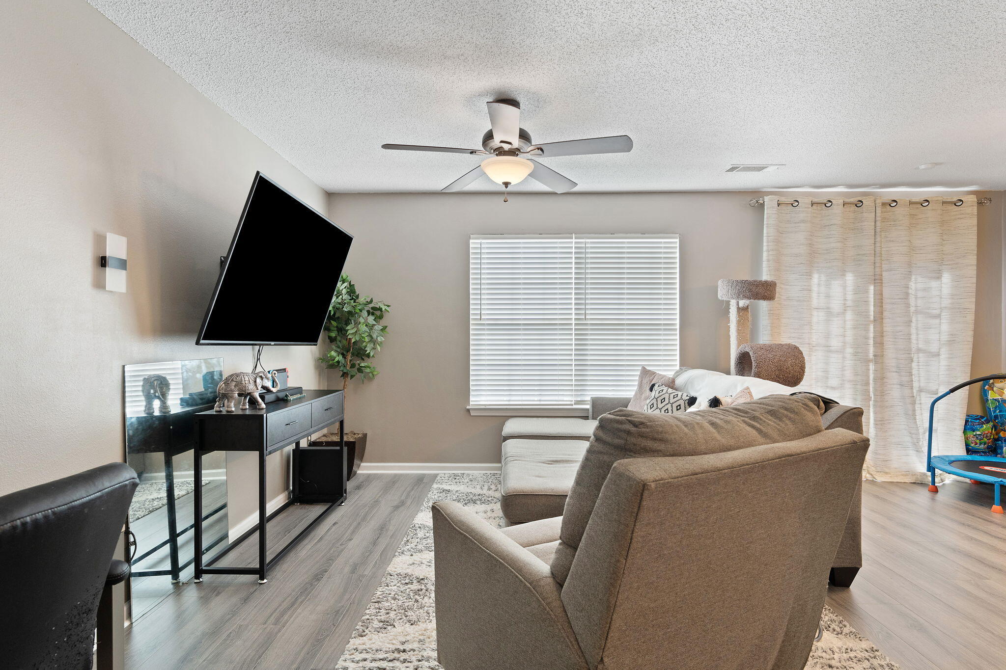 ROLLING PINES - Residential