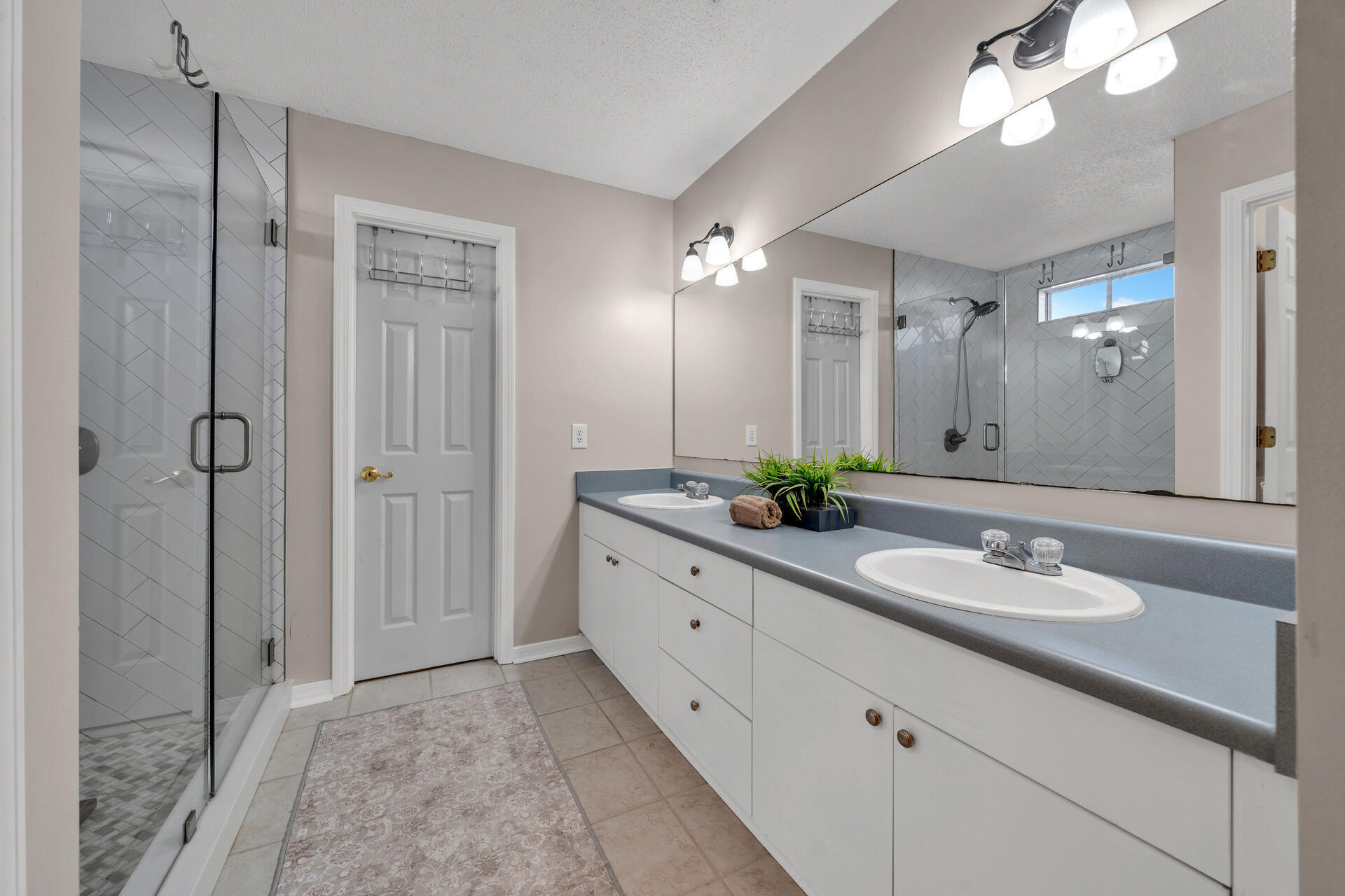 COUNTRYVIEW EST - Residential