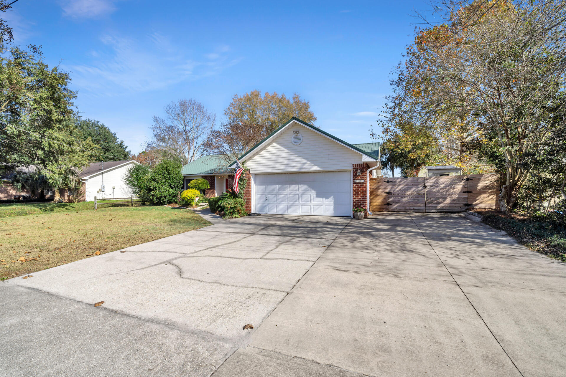 COUNTRYVIEW EST - Residential