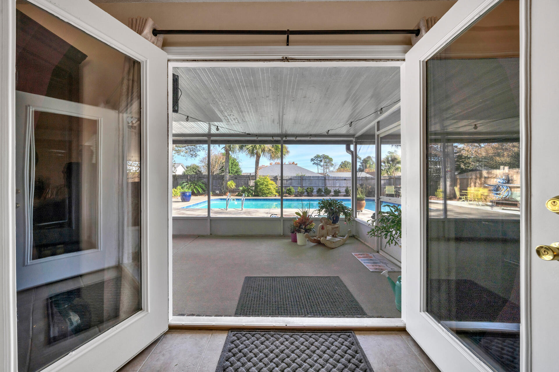 COUNTRYVIEW EST - Residential