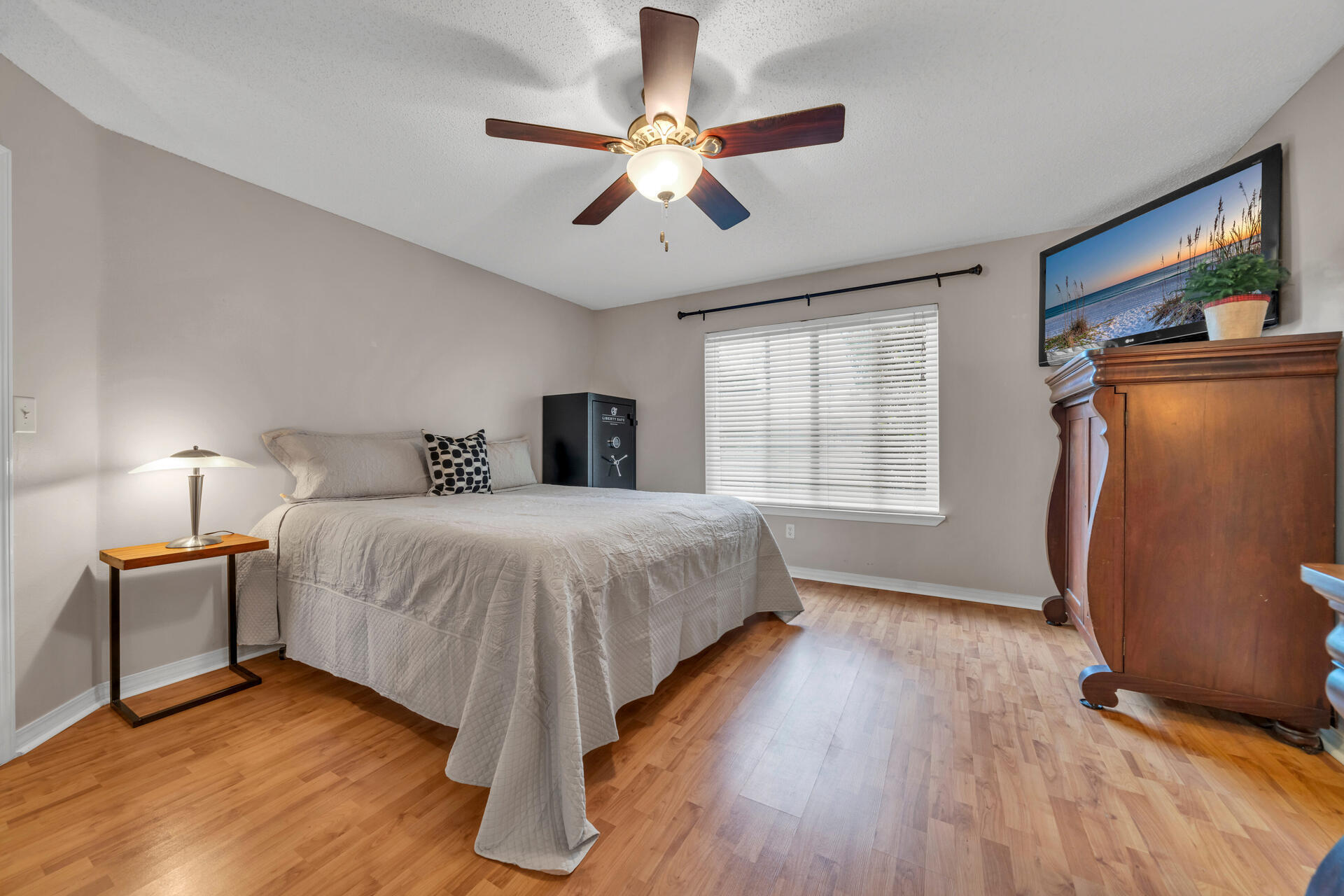 COUNTRYVIEW EST - Residential