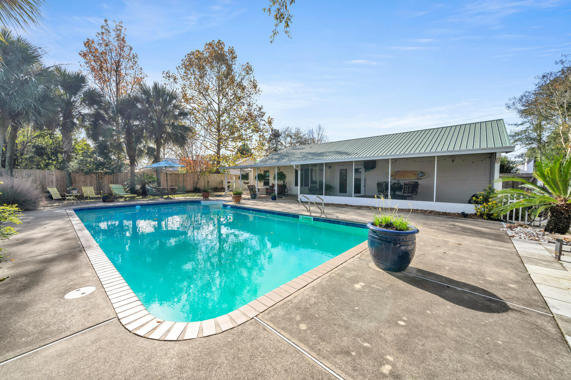 COUNTRYVIEW EST - Residential