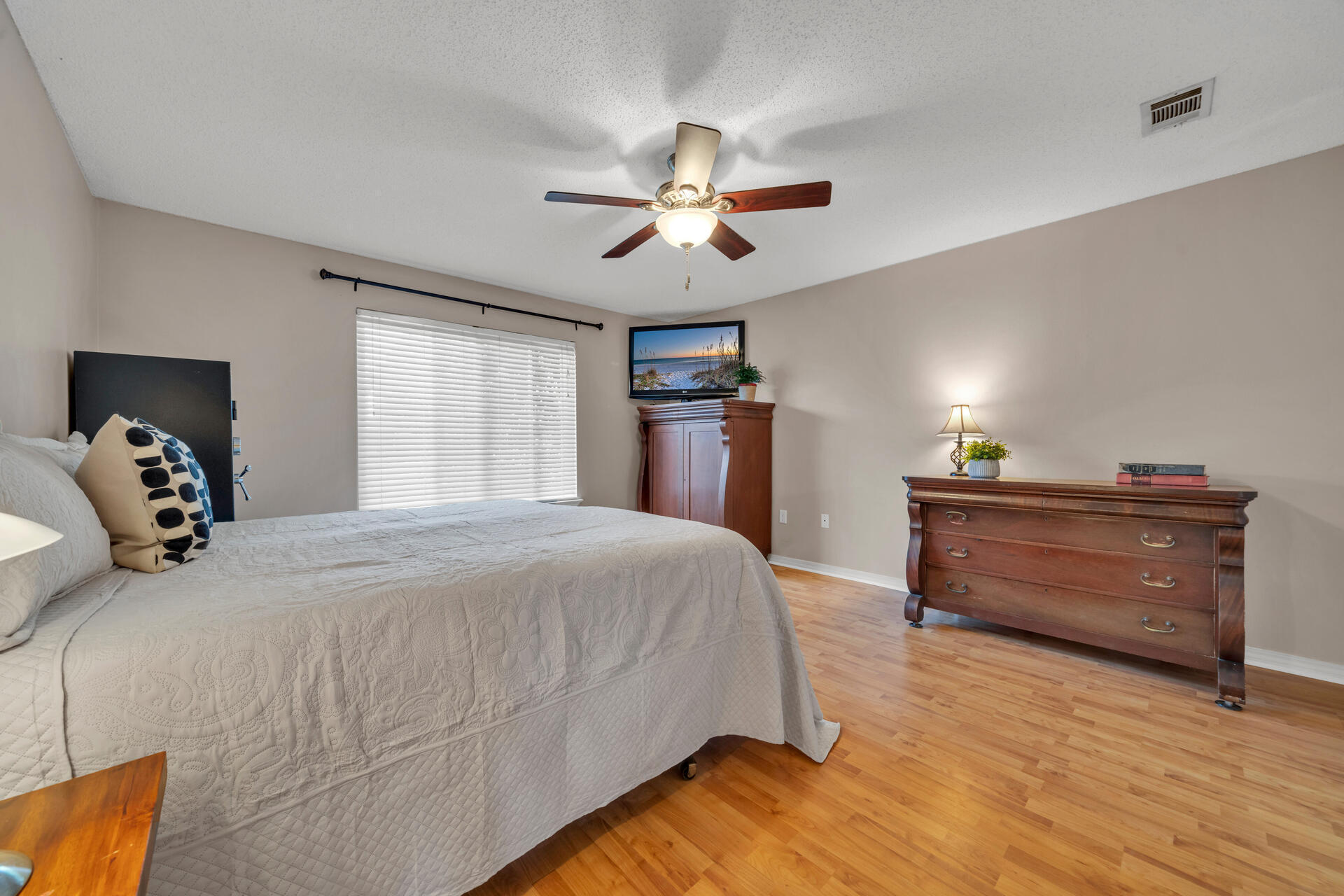 COUNTRYVIEW EST - Residential