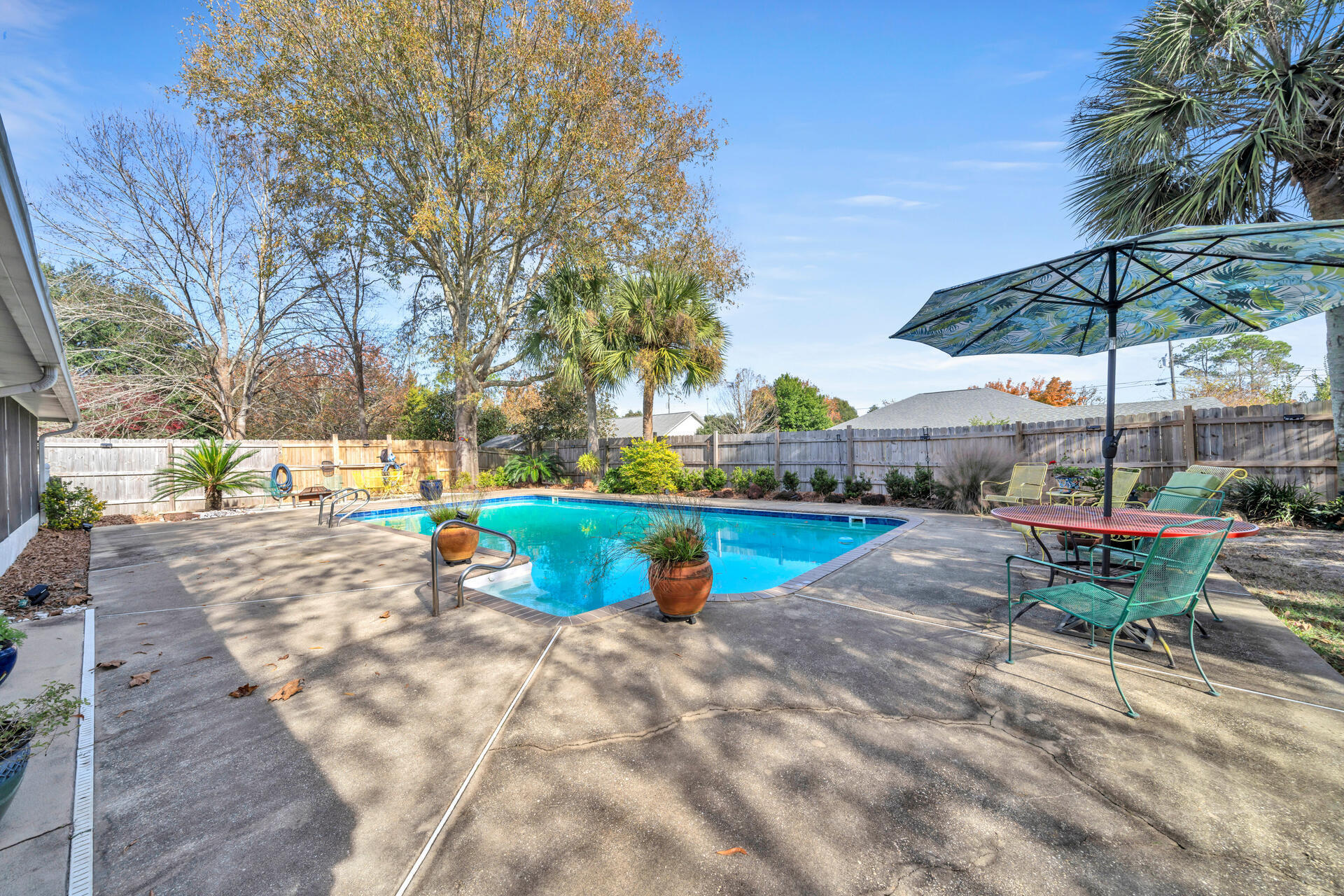 COUNTRYVIEW EST - Residential