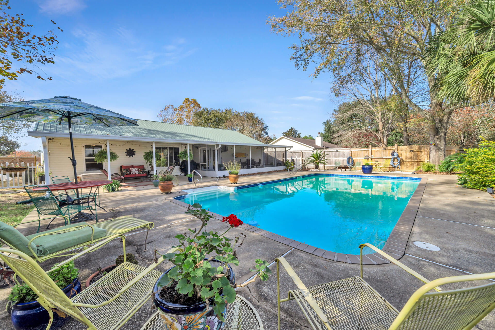 COUNTRYVIEW EST - Residential