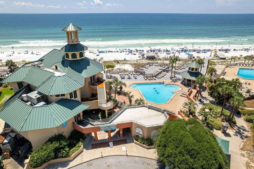 CRYSTAL LAKE AT SANDESTIN - Residential