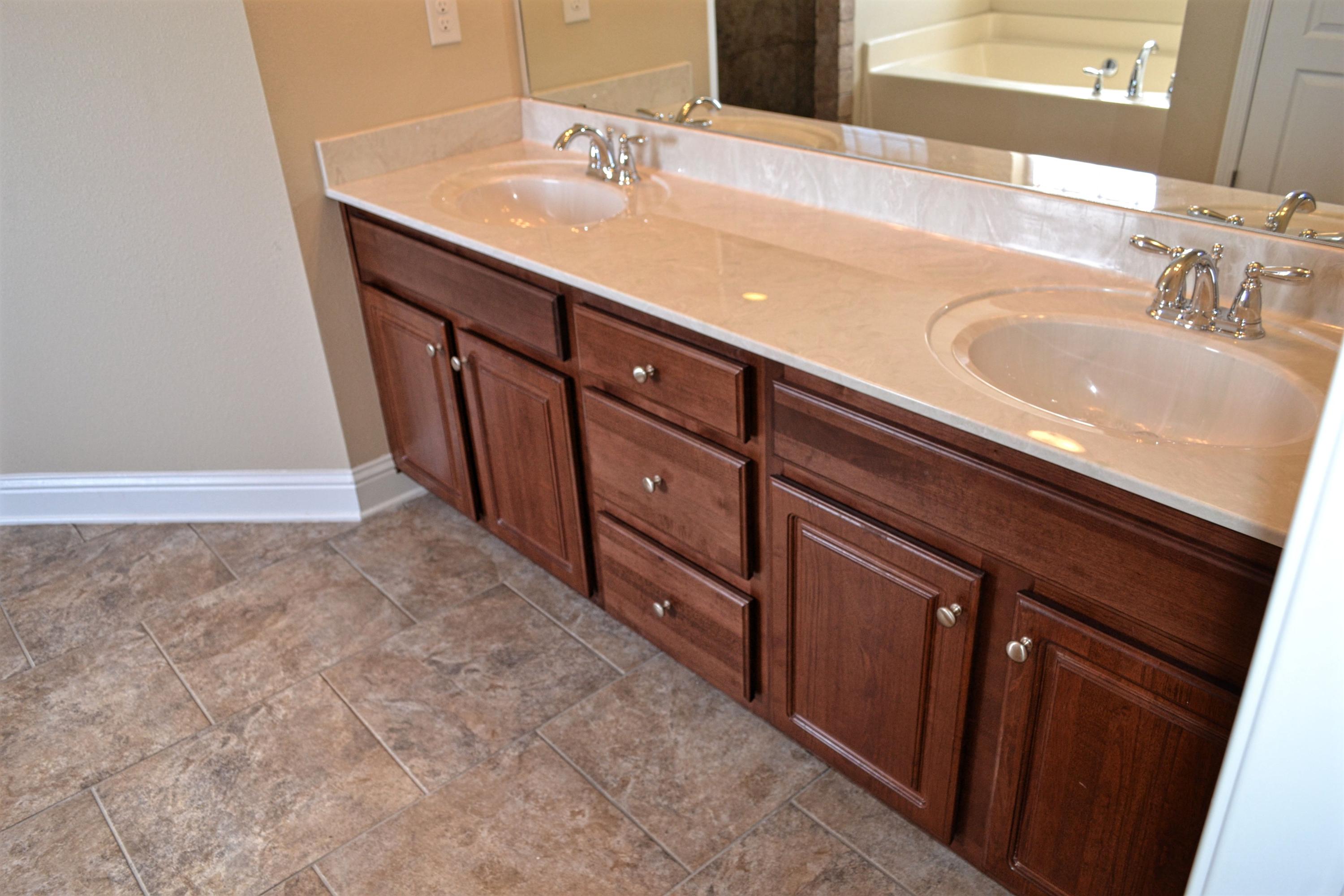 BROWNSTONE MANOR - Residential