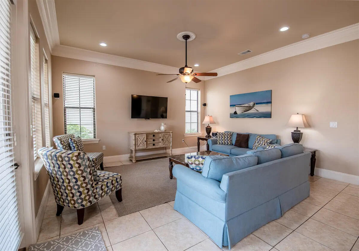 VILLA LAGO - Residential Lease