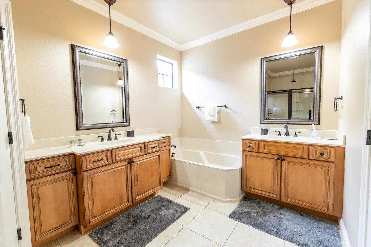VILLA LAGO - Residential Lease
