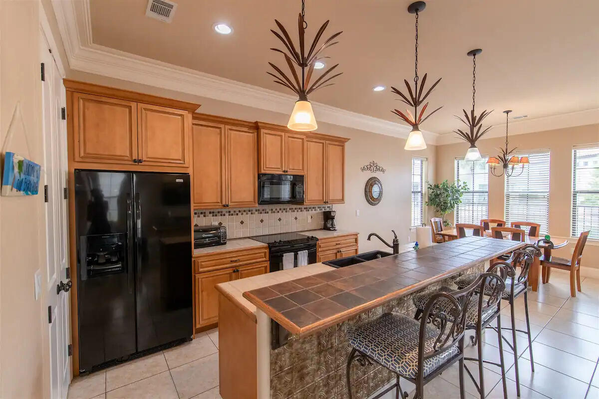 VILLA LAGO - Residential Lease