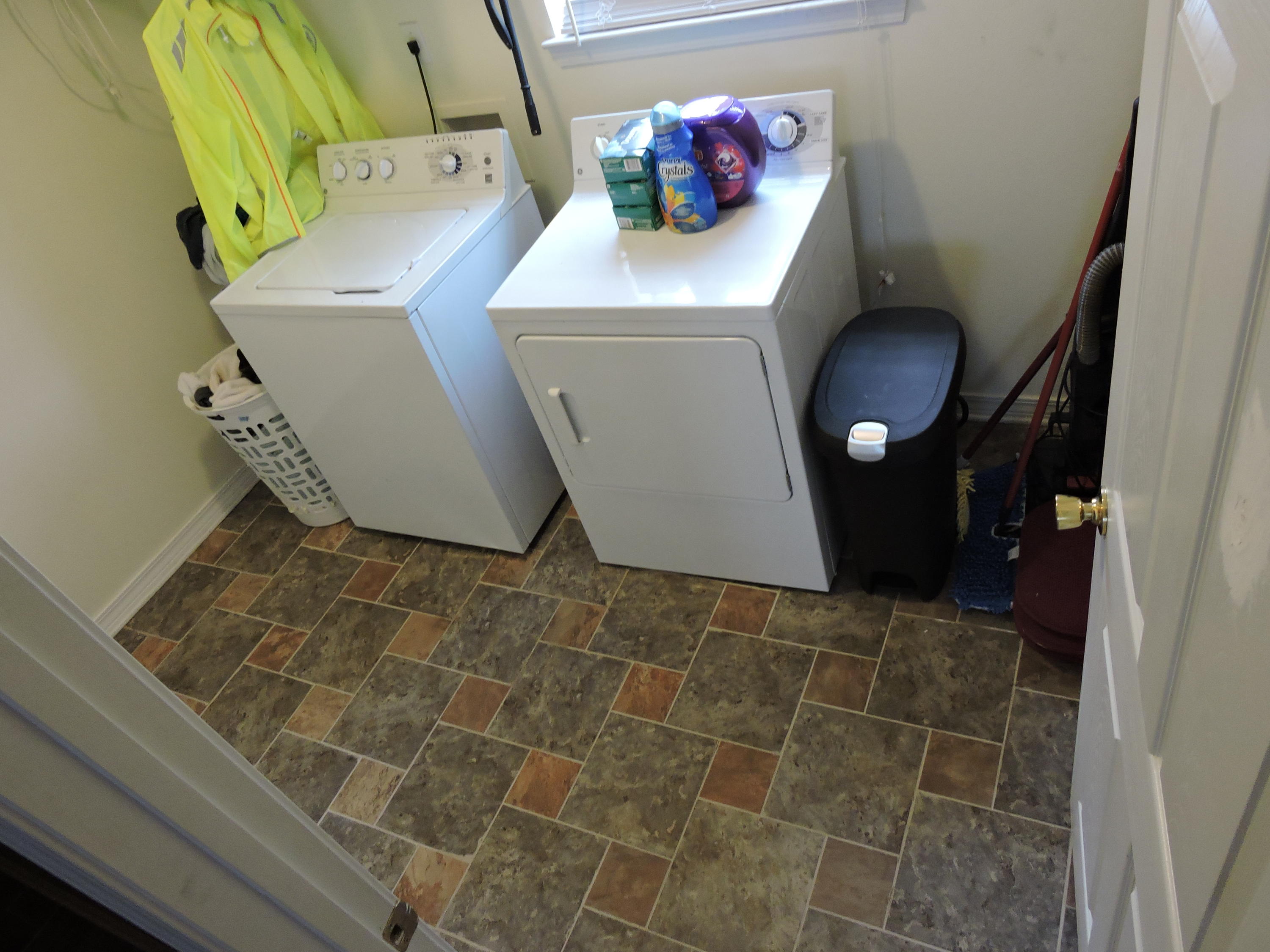 COUNTRYVIEW ESTATES 10TH ADDN - Residential