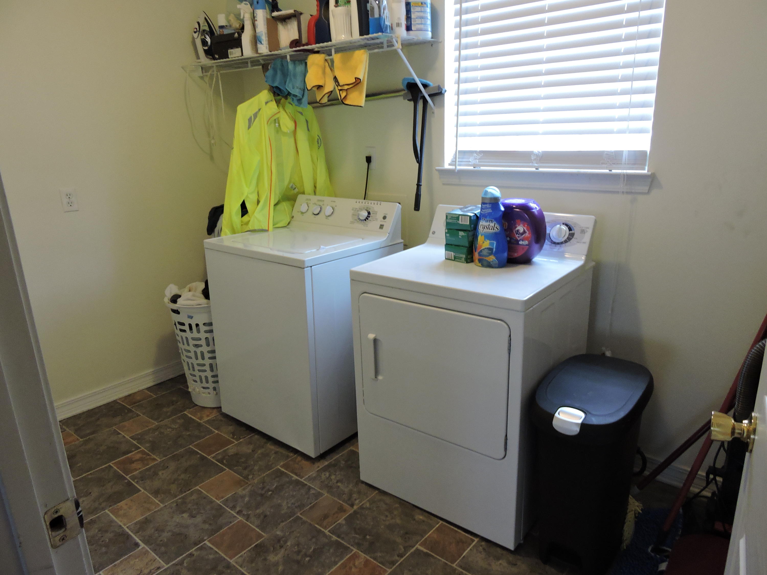 COUNTRYVIEW ESTATES 10TH ADDN - Residential