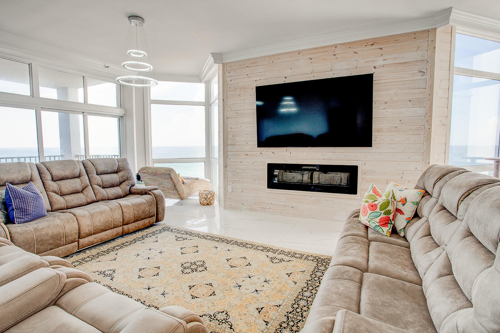 SHORELINE TOWERS EAST - REGENCY TOWERS - Residential