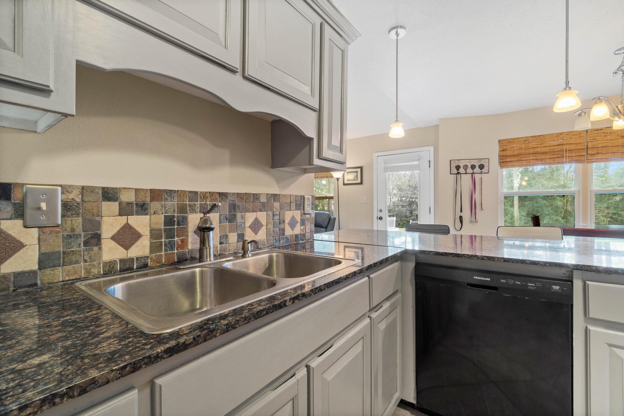 HOLLEY BY THE SEA - Residential