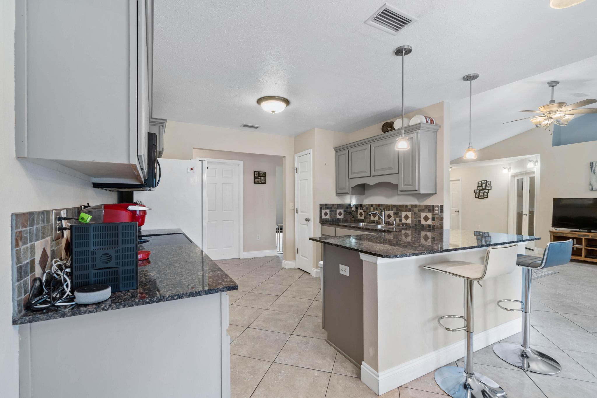 HOLLEY BY THE SEA - Residential