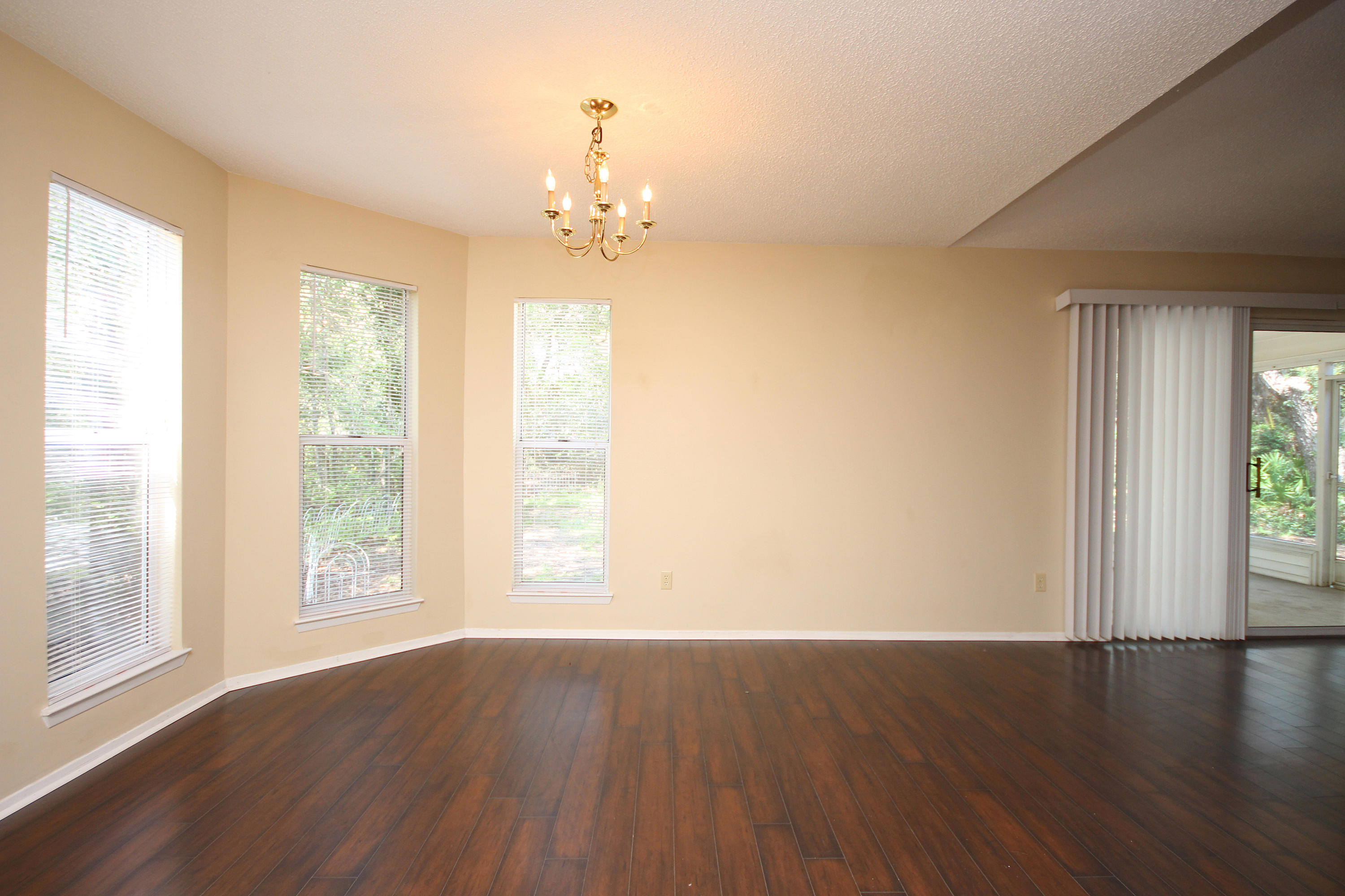 PARKWOOD LANE BLUEWATER BAY - Residential