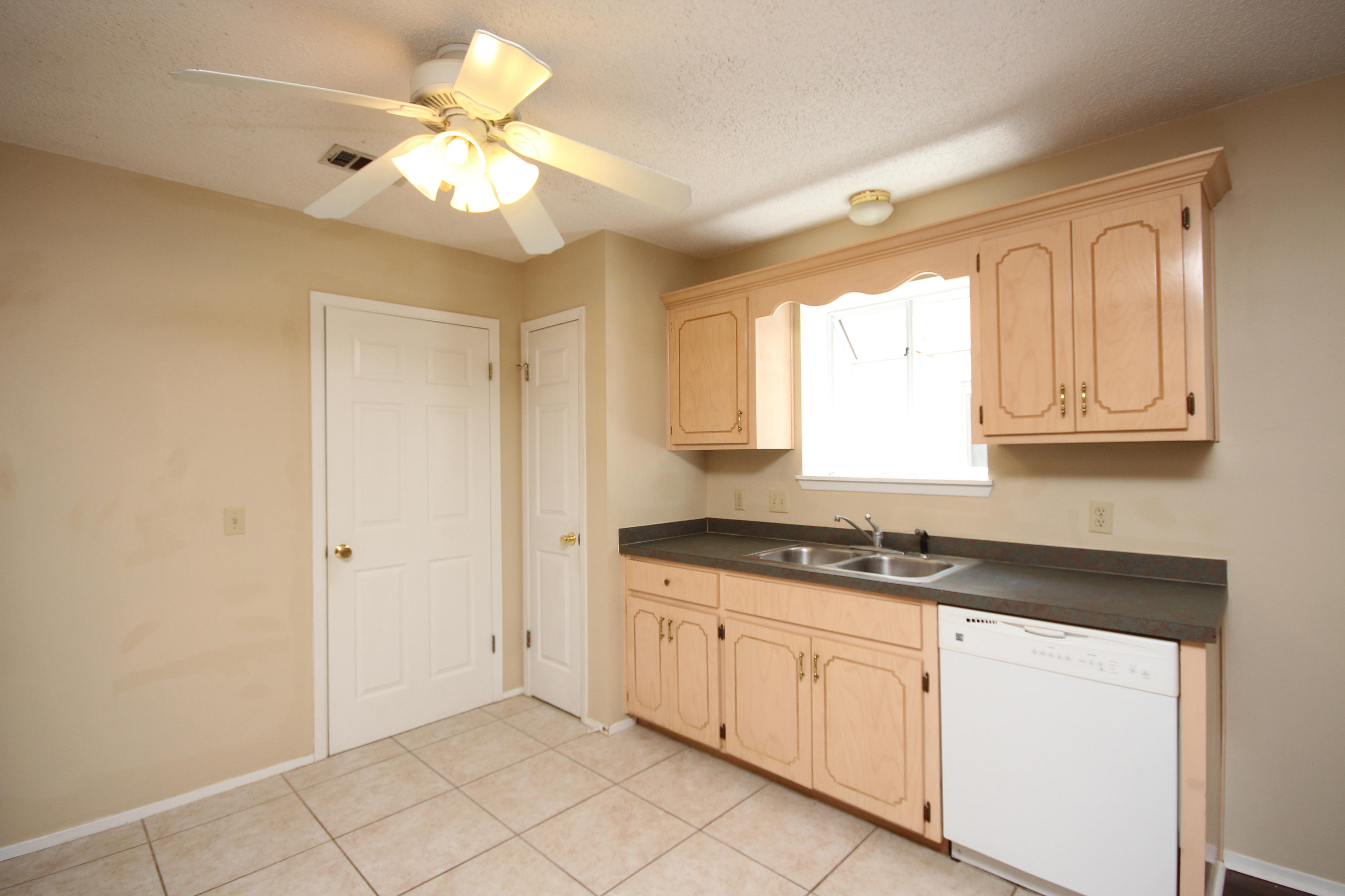 PARKWOOD LANE BLUEWATER BAY - Residential