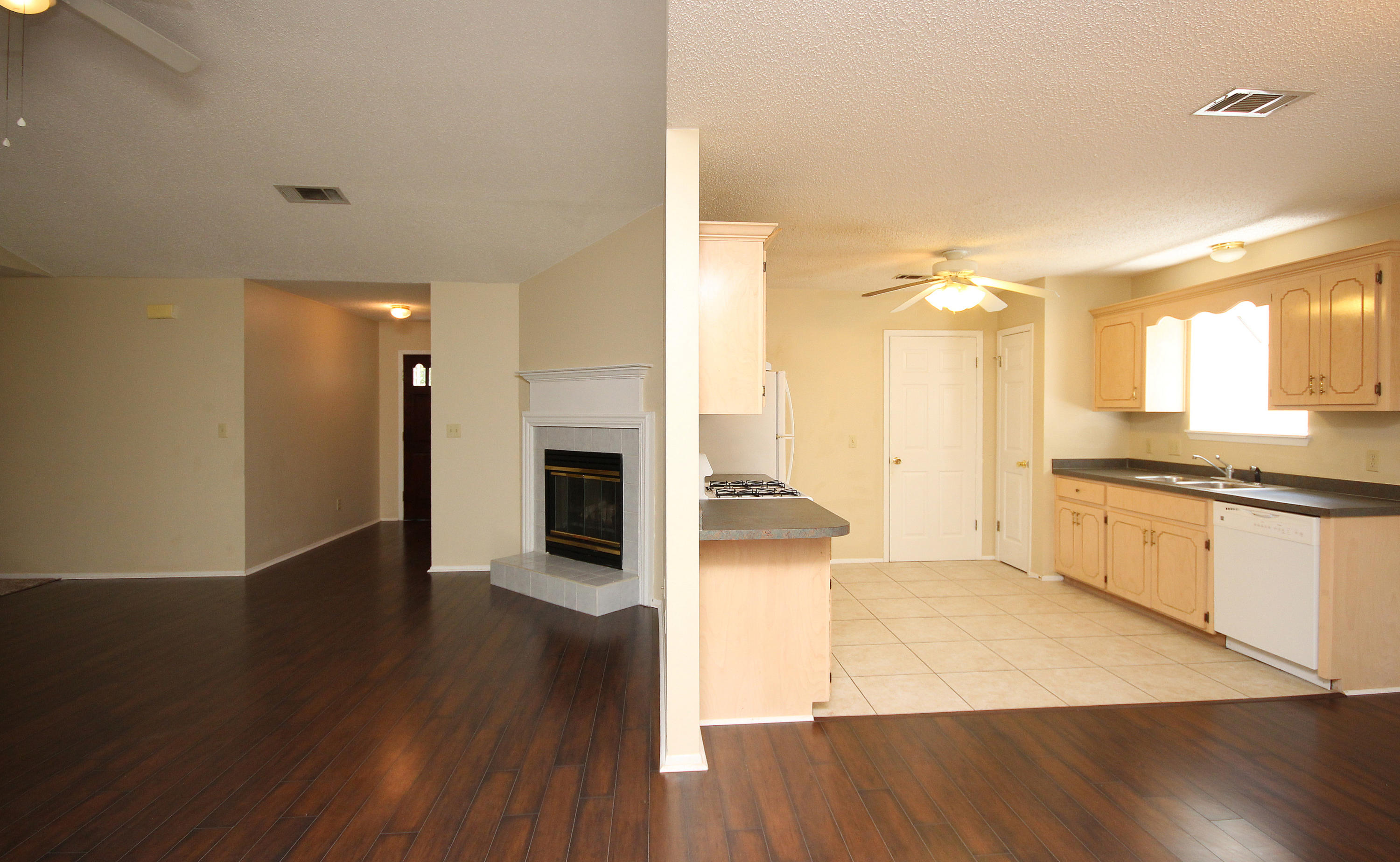 PARKWOOD LANE BLUEWATER BAY - Residential