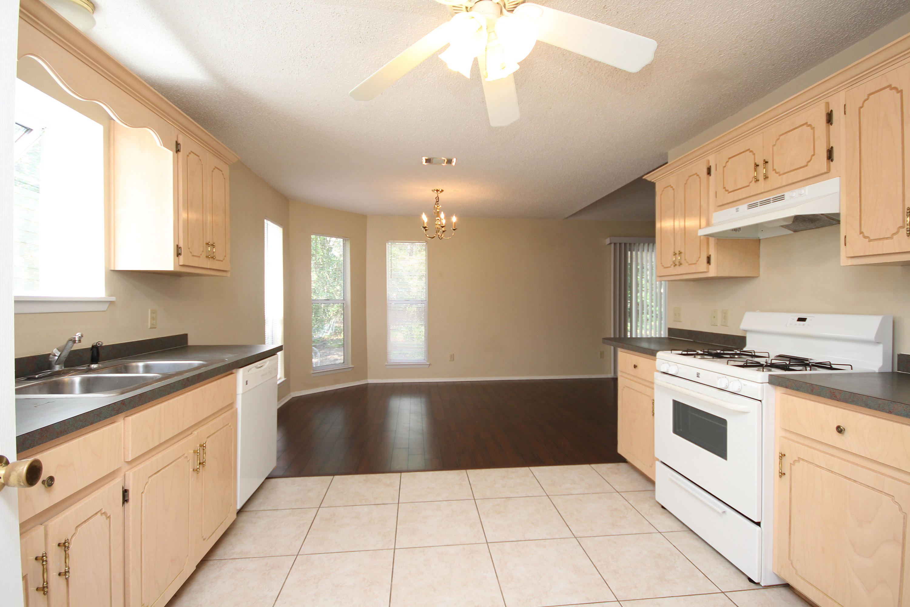 PARKWOOD LANE BLUEWATER BAY - Residential