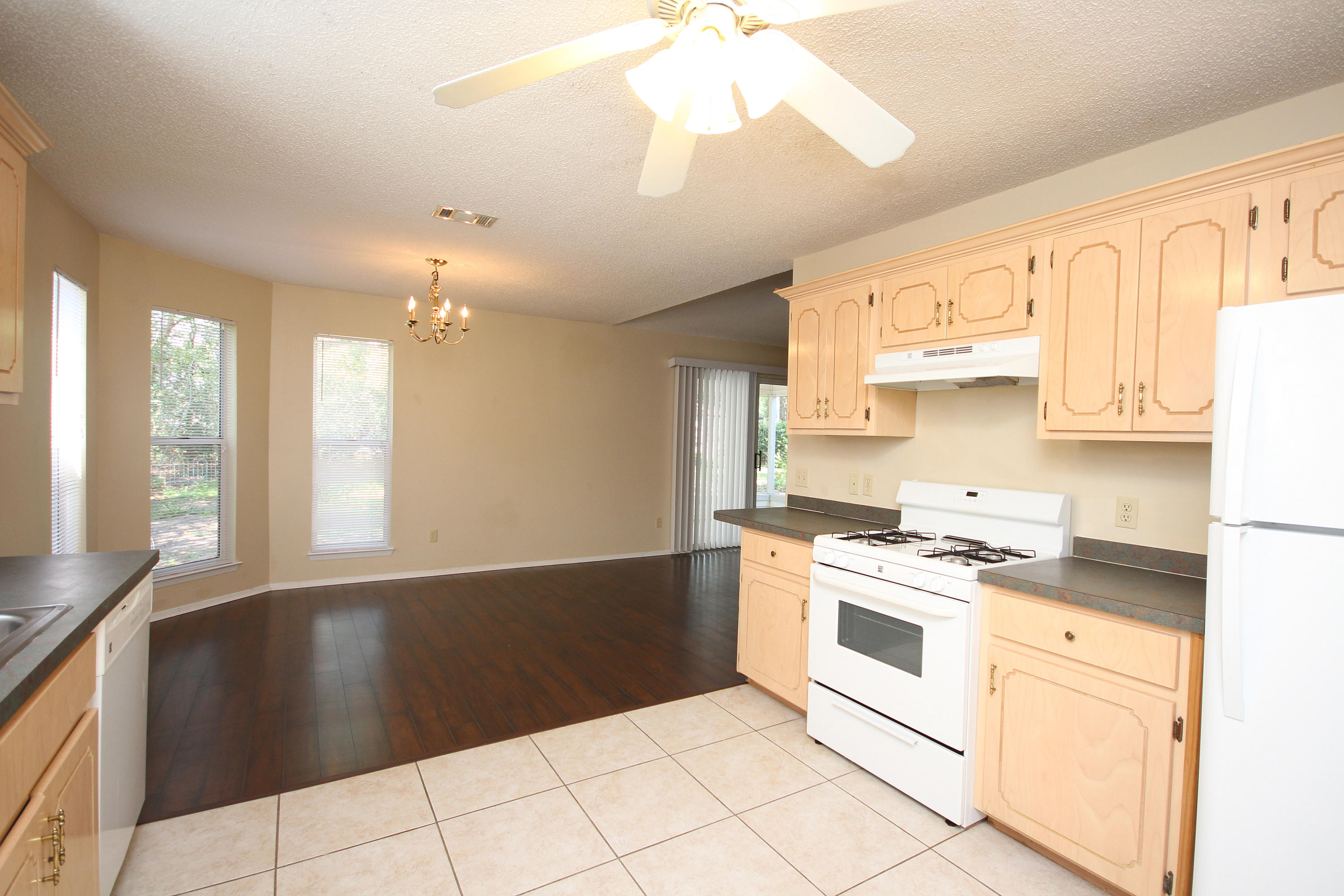 PARKWOOD LANE BLUEWATER BAY - Residential