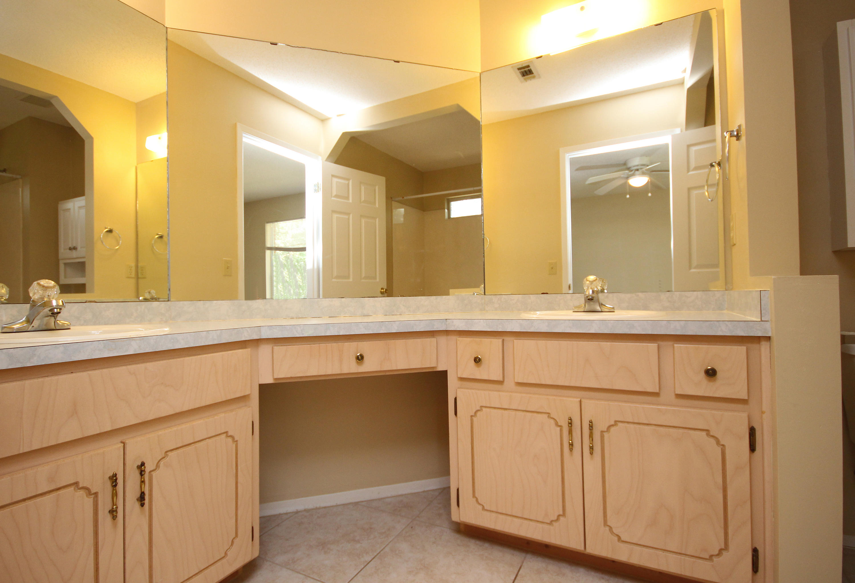 PARKWOOD LANE BLUEWATER BAY - Residential