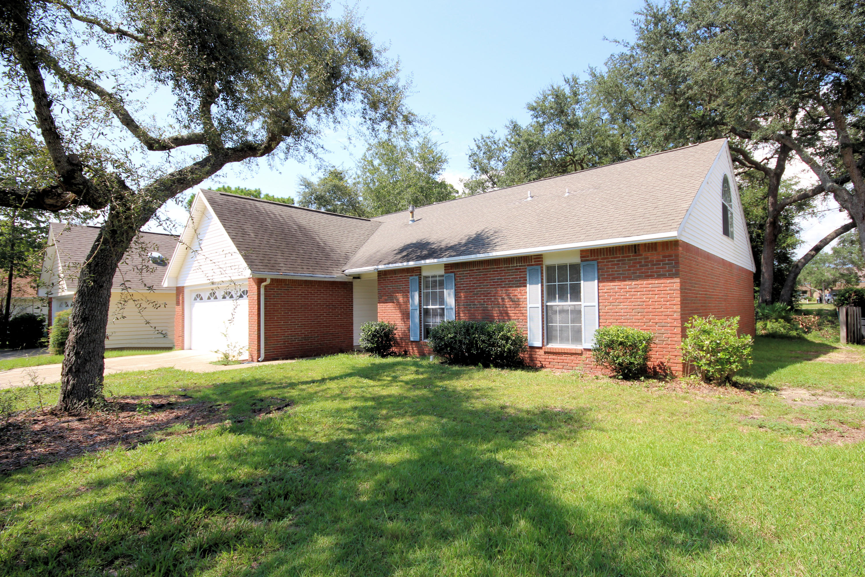 PARKWOOD LANE BLUEWATER BAY - Residential