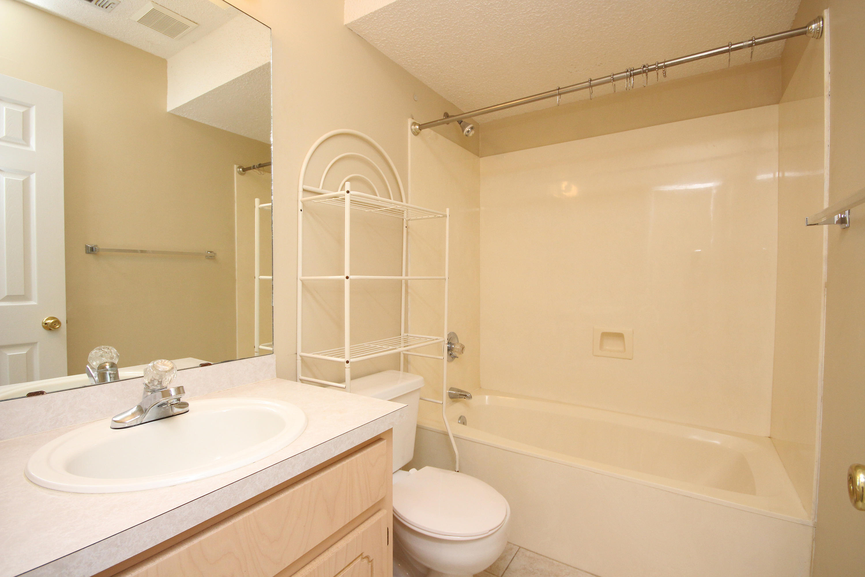 PARKWOOD LANE BLUEWATER BAY - Residential