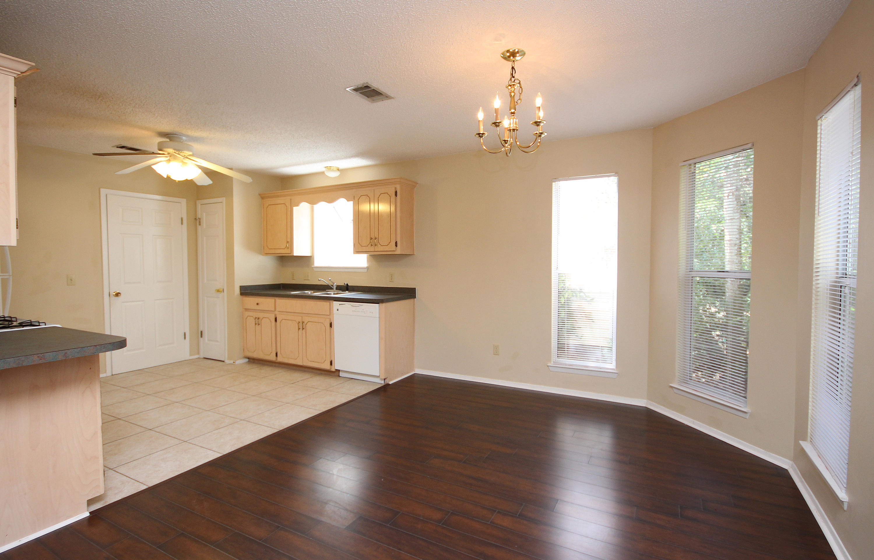 PARKWOOD LANE BLUEWATER BAY - Residential