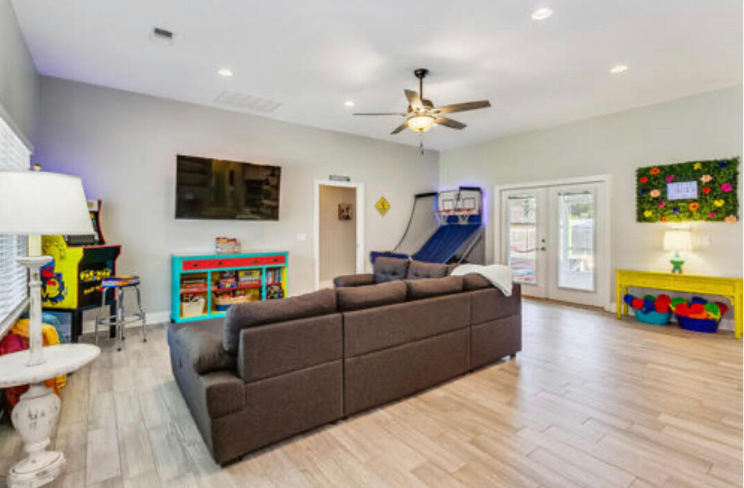 NAVARRE FIRST ADD - Residential