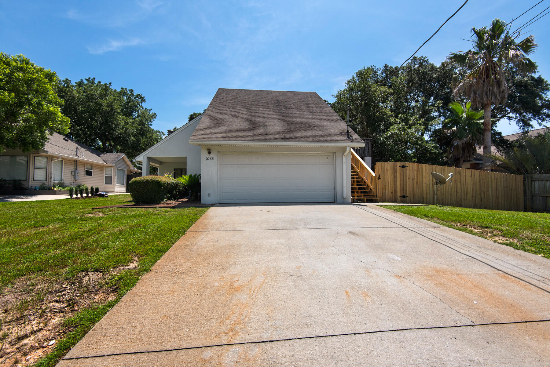 CRESCENT SHORES - Residential Lease