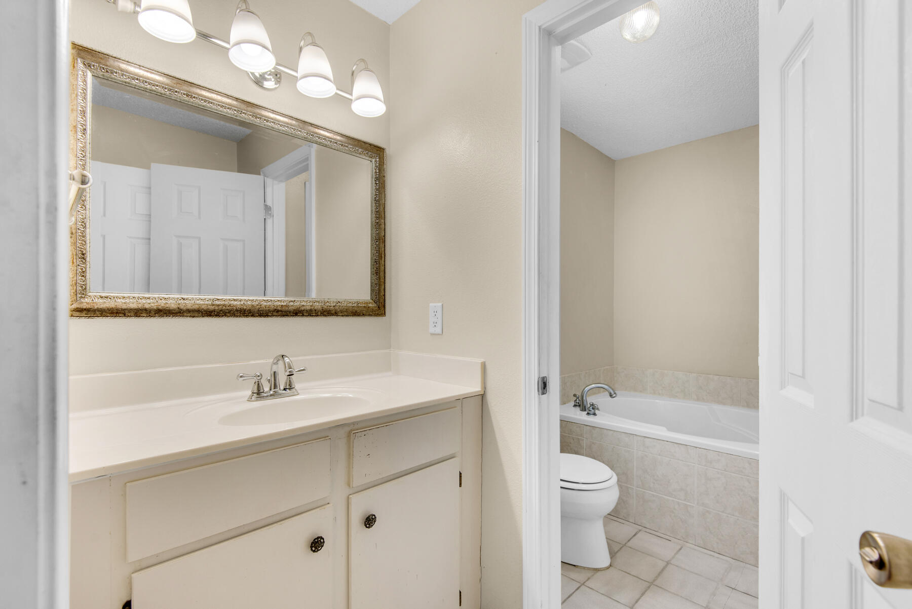 CRESCENT SHORES - Residential Lease