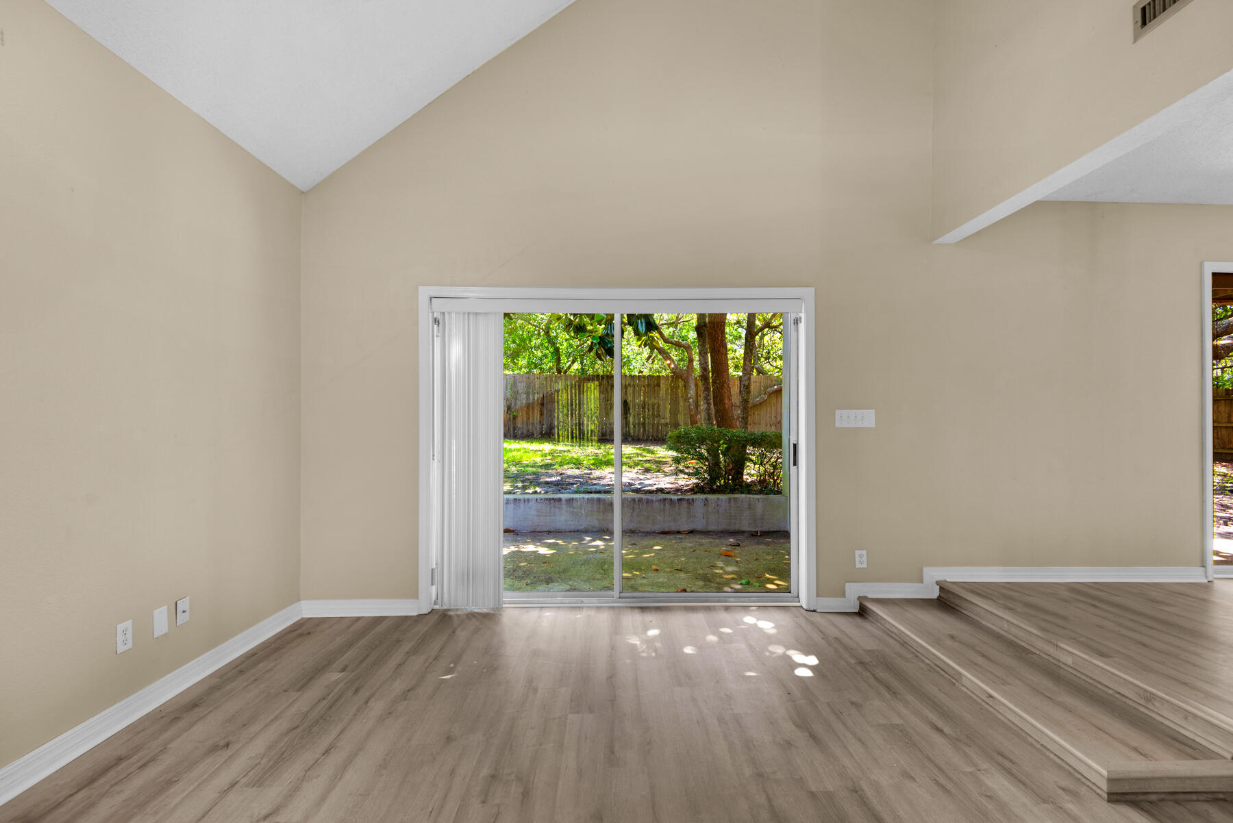 CRESCENT SHORES - Residential Lease