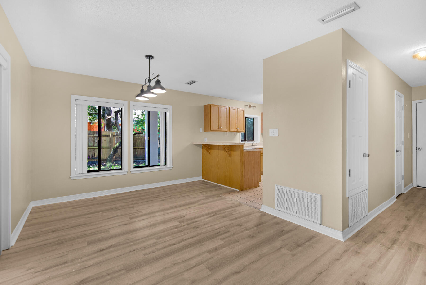 CRESCENT SHORES - Residential Lease