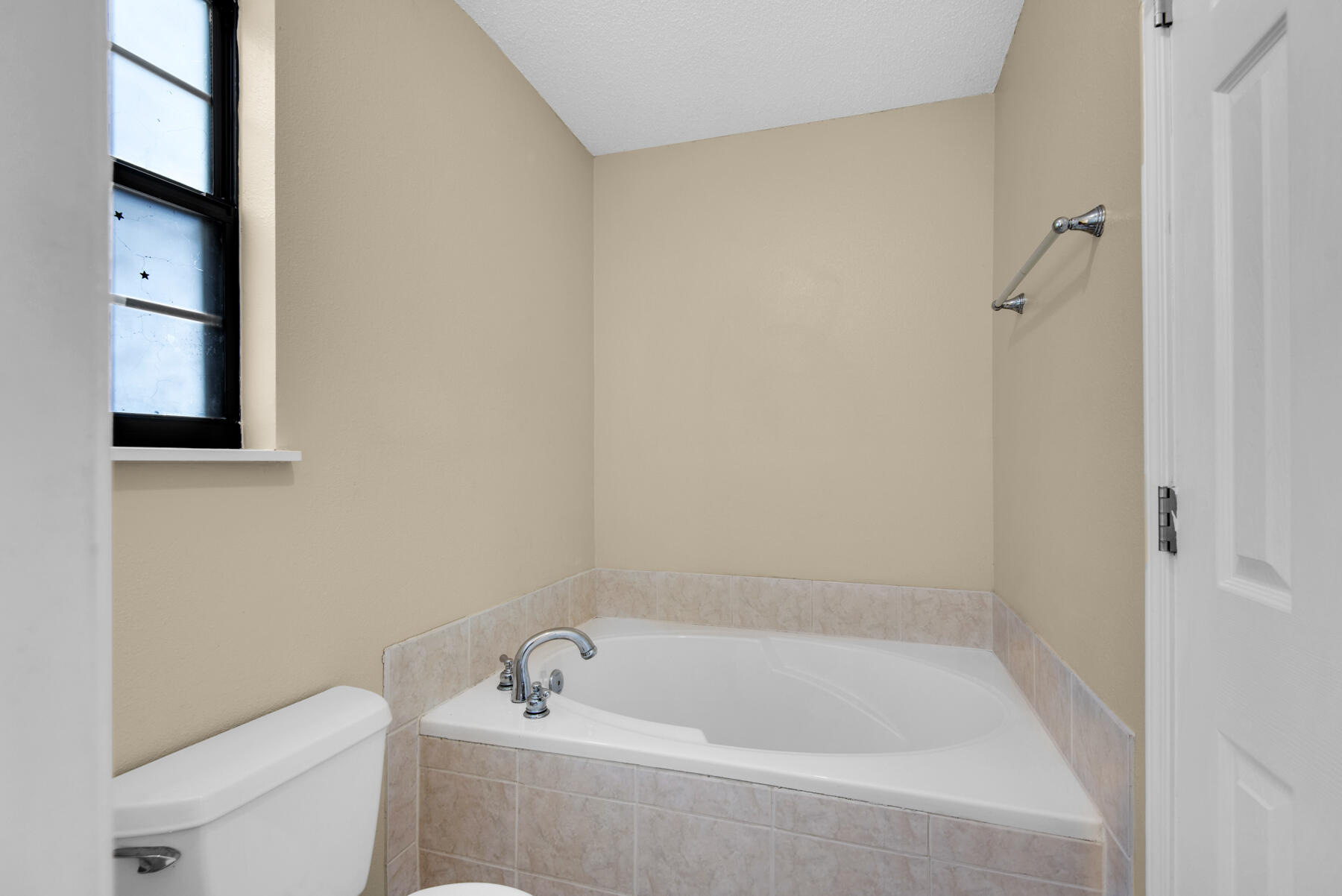 CRESCENT SHORES - Residential Lease