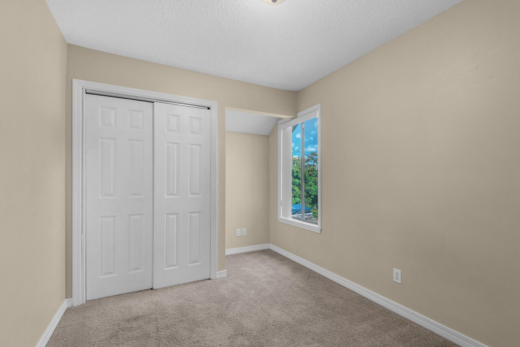 CRESCENT SHORES - Residential Lease