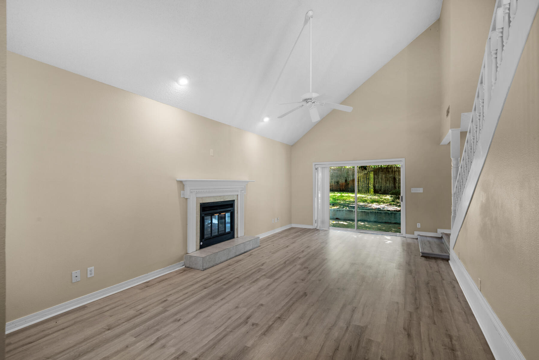 CRESCENT SHORES - Residential Lease