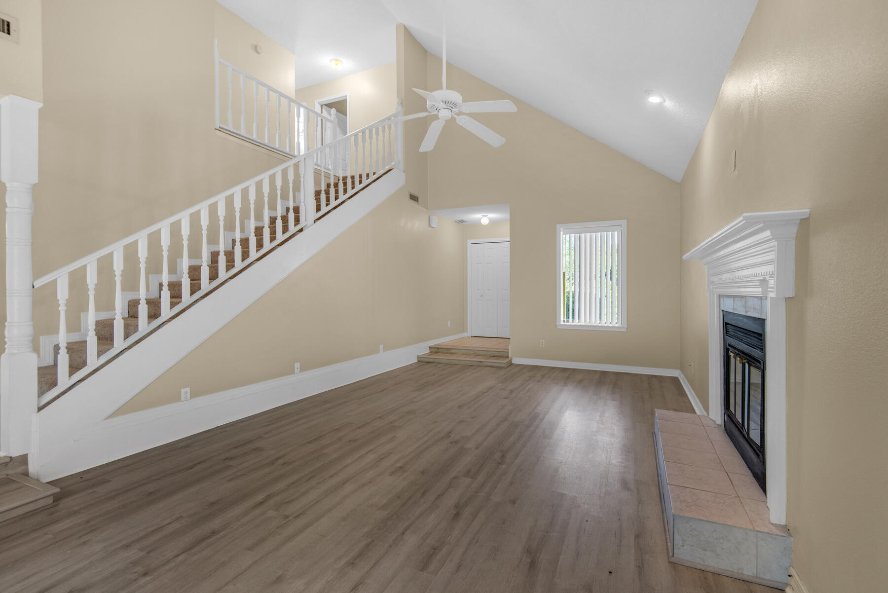 CRESCENT SHORES - Residential Lease