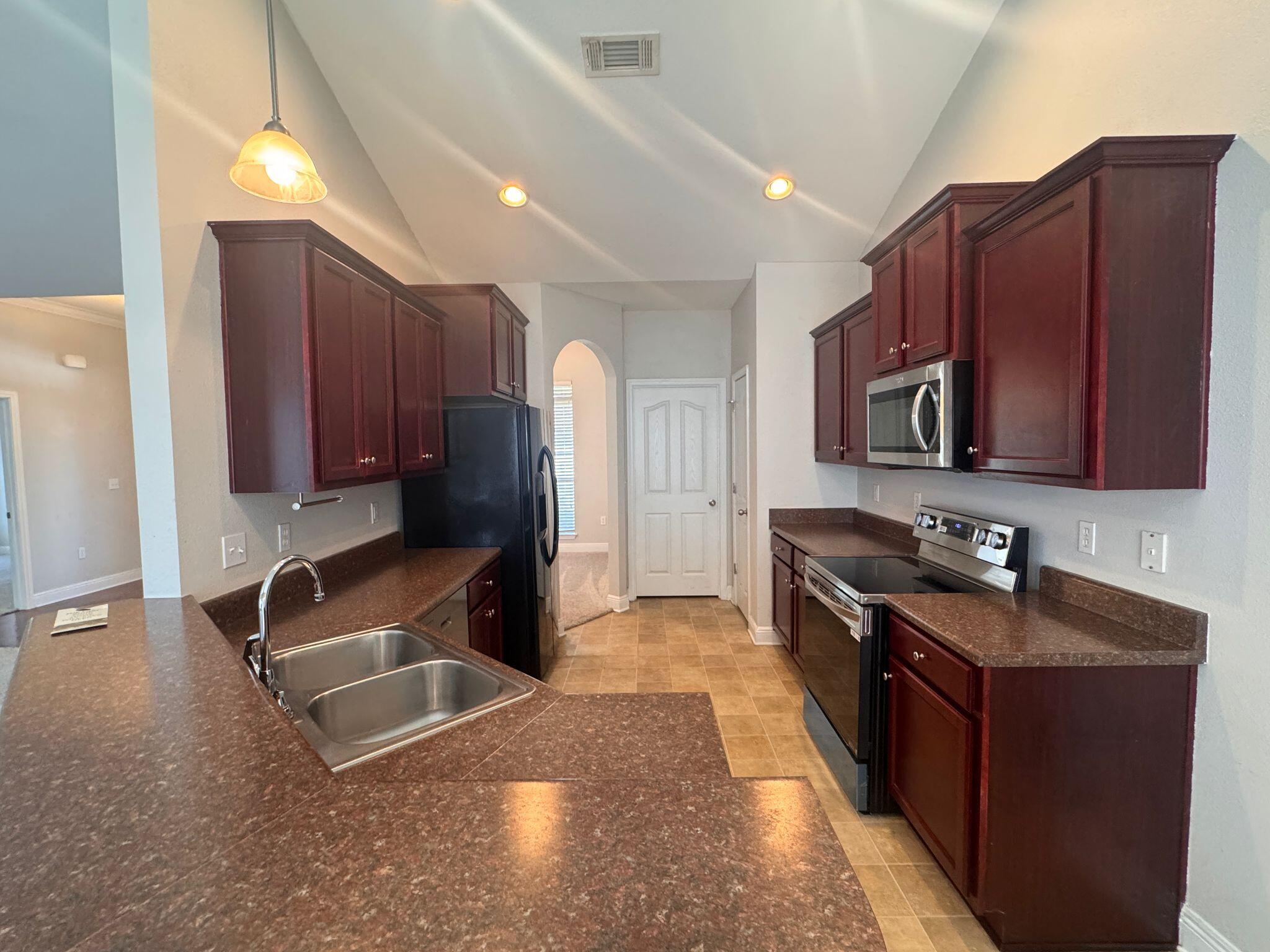 ROLLING RIDGE S/D - Residential Lease