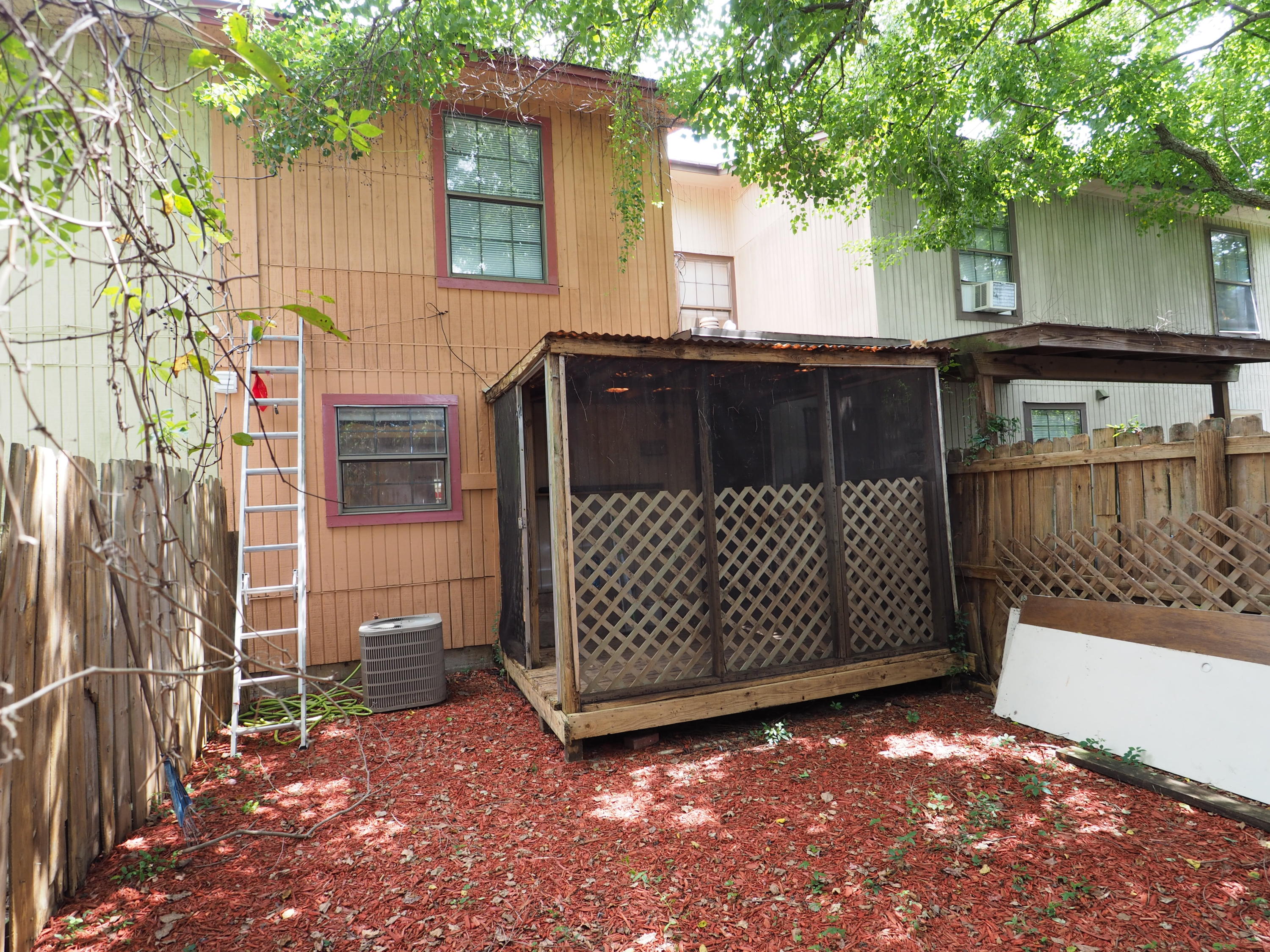 OAK WOOD T/H - Residential