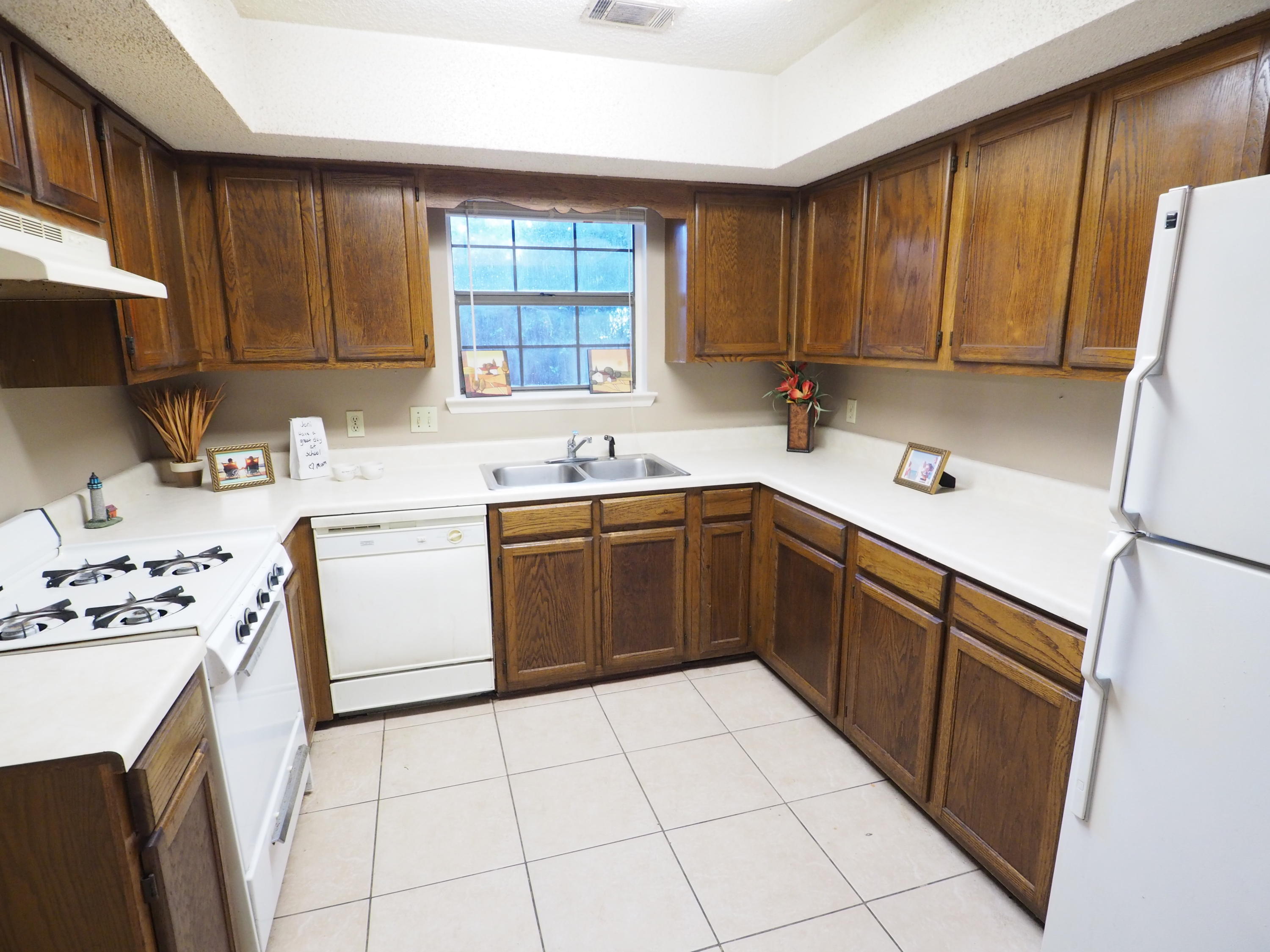 OAK WOOD T/H - Residential