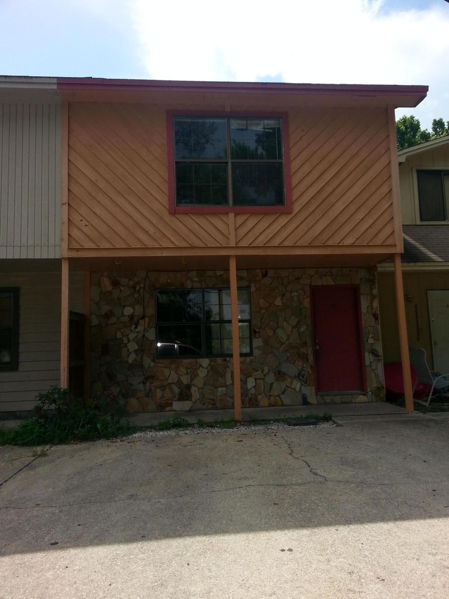 Lovely townhome within a mile from area schools and convenient to both bases, shopping and restaurants in Fort Walton Beach. Three bedrooms with 1 full bathroom upstairs, and a half bath for guest convenience on the first floor. Open, but separate living areas. Spacious kitchen features all appliances, and plenty of cabinetry for storage. Private laundry area inside unit with back yard porch and privacy fenced back yard. First floor tiled, second floor features all NEW carpet.