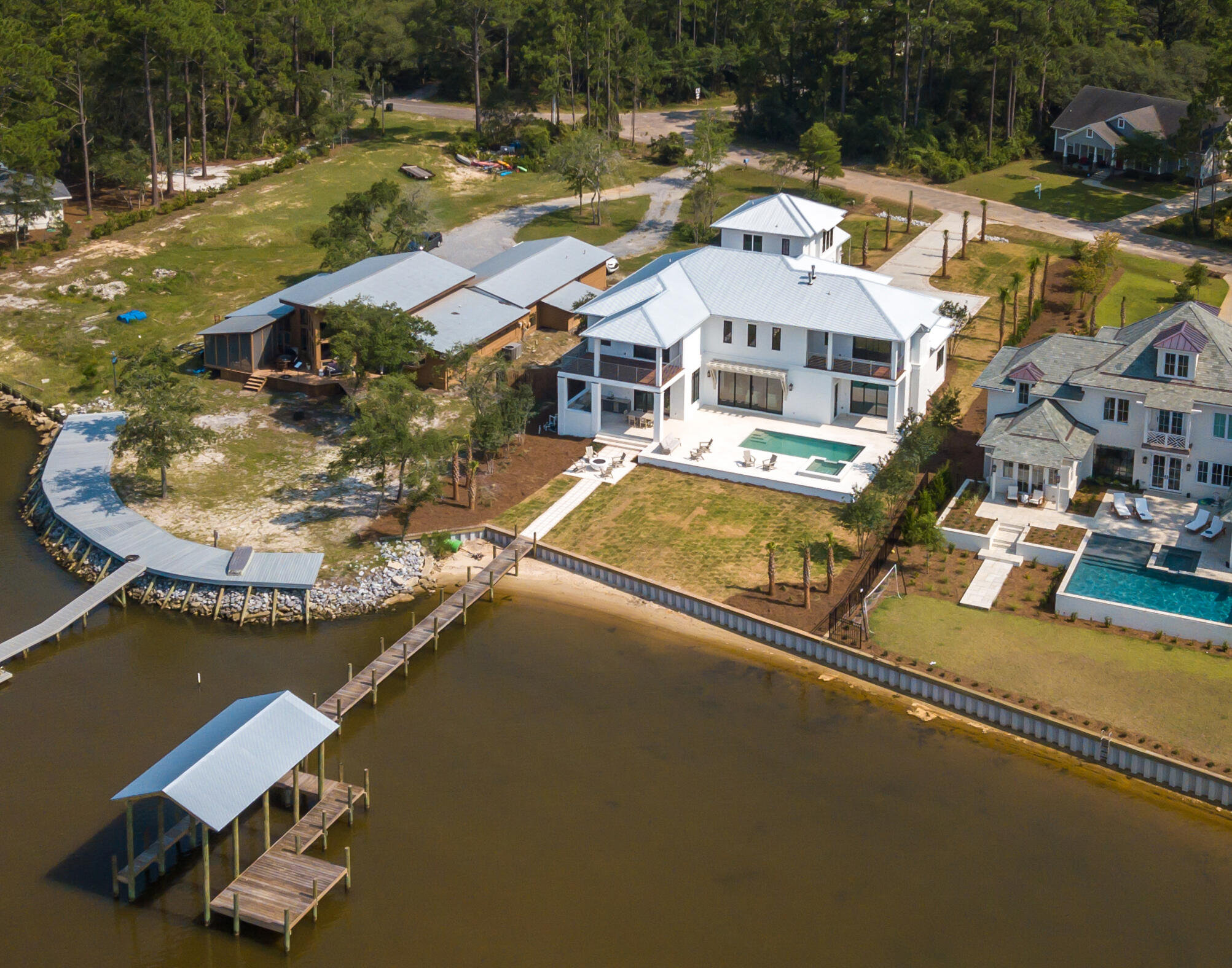 BAY PINE SHORES - Residential