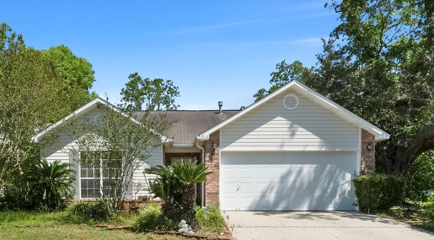 Cozy home in the heart of Fort Walton Beach! This home features an open floor plan! The living room has an over sized sliding glass door which allows plenty of natural light into the home and leads to a fully fenced yard! The kitchen is conveniently located next to dining room! The home also has a great sized master bedroom, walk in closet, and master bathroom with a large tub.Do not miss your opportunity to come by and take a peek!