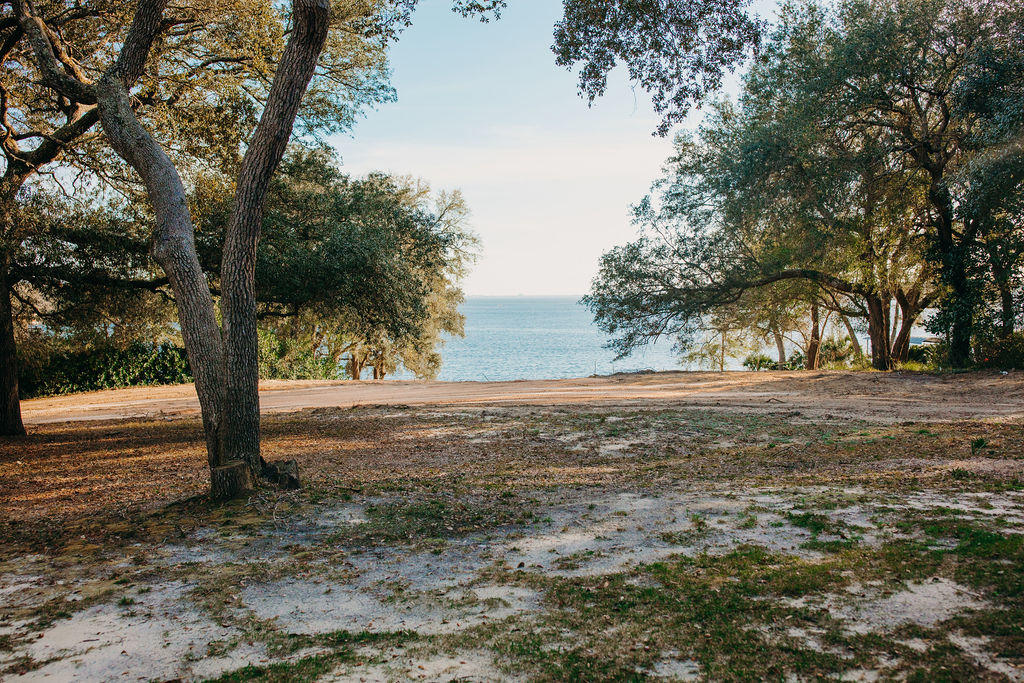 EDGE WATER VILLAGE S/D LOT 12 BLK 6 - Residential