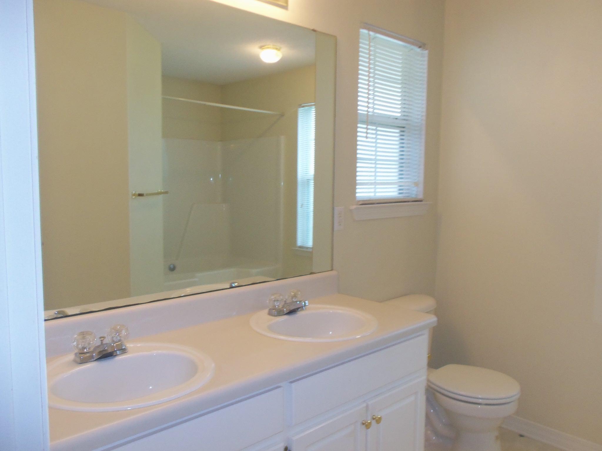 EMERALD VILLAGE S/D - Residential Lease