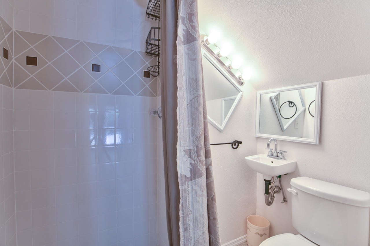 BAY PINE SHORES - Residential