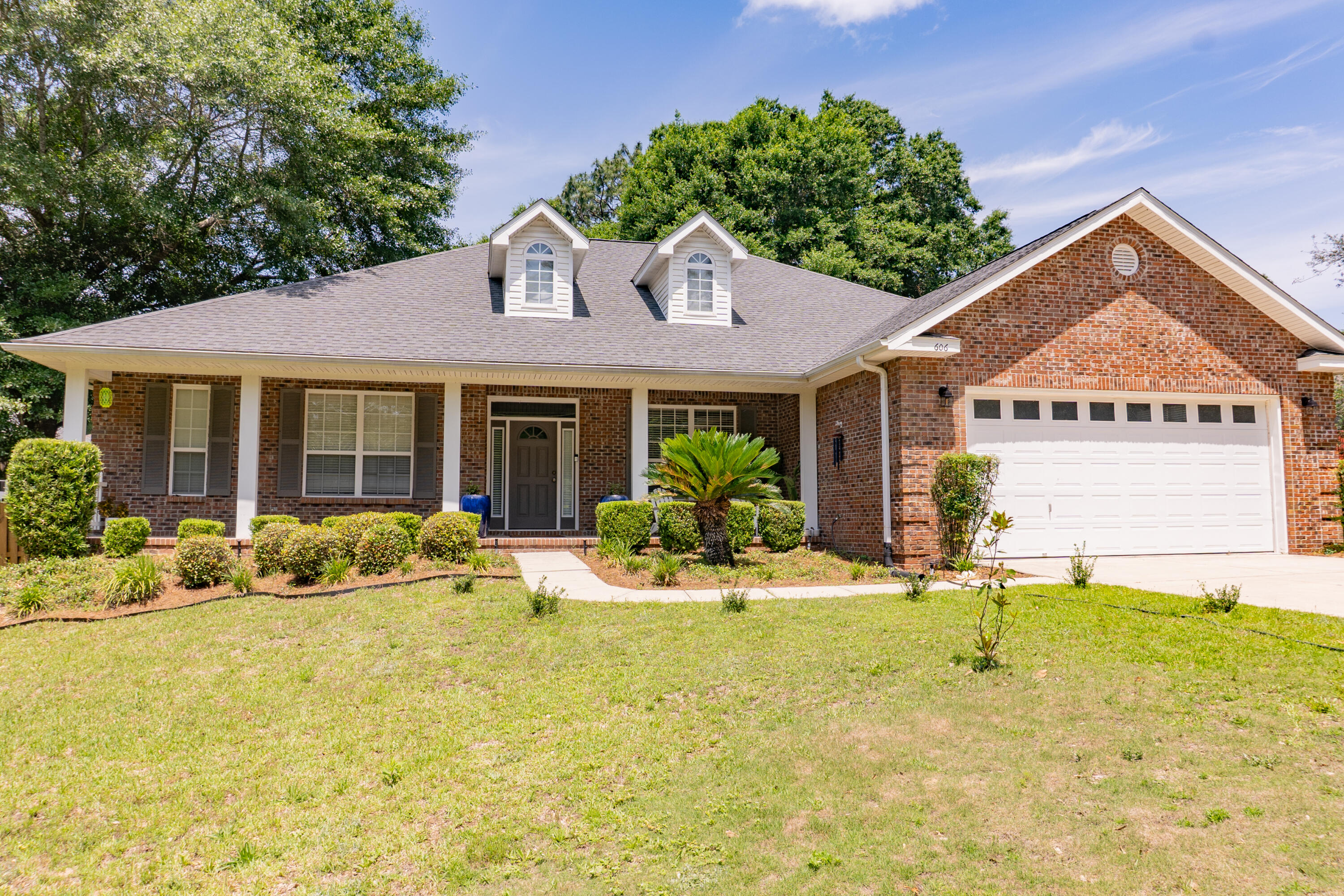 LAKESIDE EAST - Residential Lease